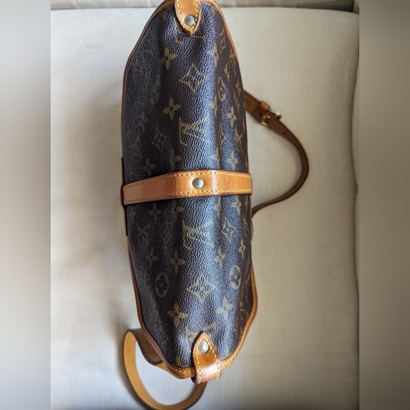 Louis Vuitton Brown Saumur Monogram 30 Canvas Crossbody Bag - Picture 3 of 12